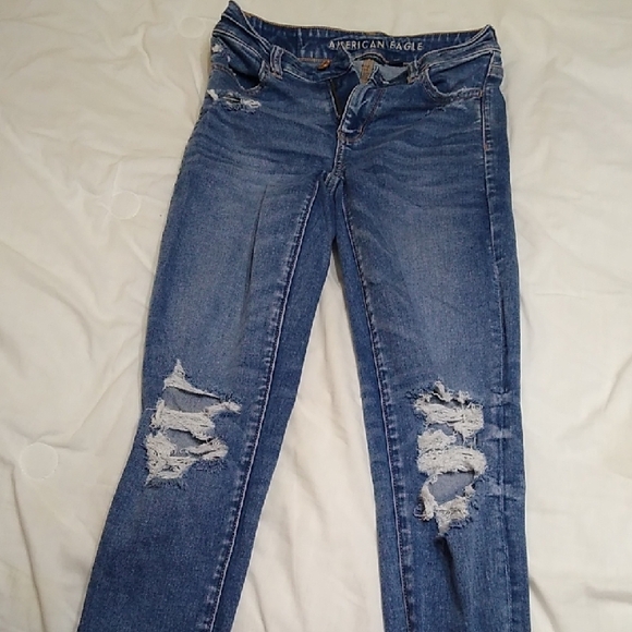 American Eagle Outfitters Women's Blue Distressed Jeans - Picture 1 of 3